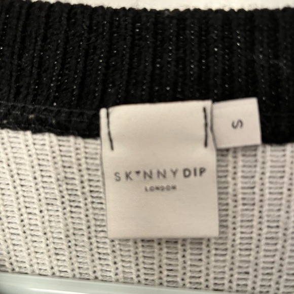 Daisy Flower Sweater - S / Black | Skinny Dip Skinnydip London - Picture 3 of 3
